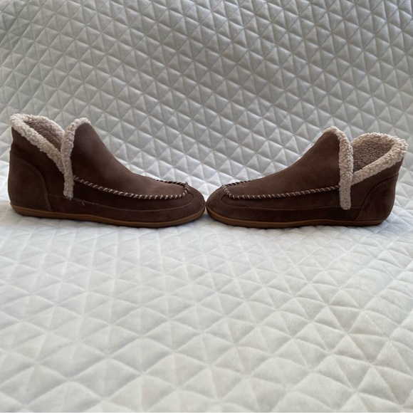 Blondo Waterproof Serene Moccasin Brown Suede Sherpa Slippers Women 9M Cozy Warm - Picture 9 of 11